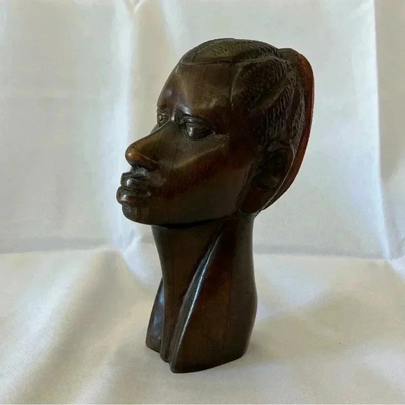 Handmade Other - Gorgeous Hand Carved Wood Sculpture of African Woman